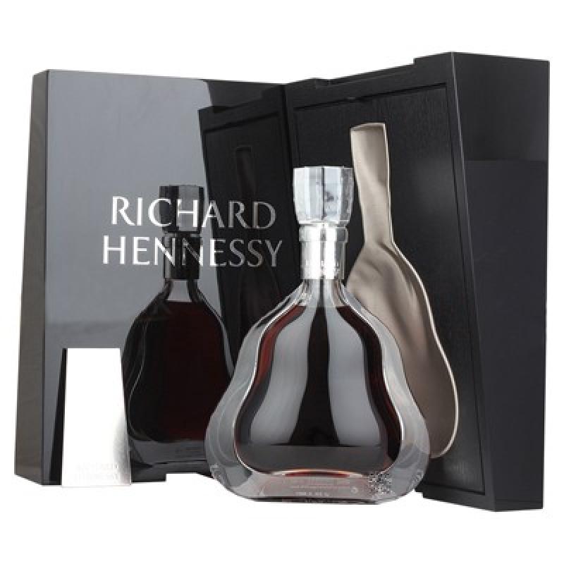 Hennessy Richard в хрустальном графине и в подарочной упаковке