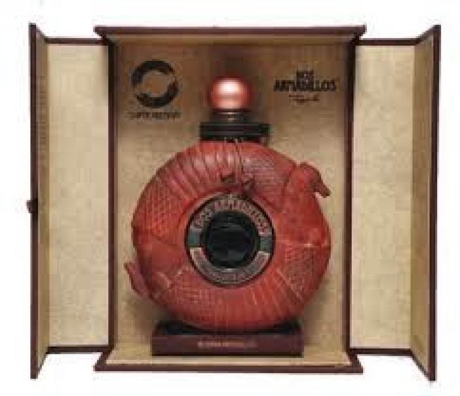 "Dos Armadillos" Anejo, gift box