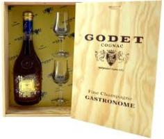 Godet "Gastronome" в деревянной коробке с двумя бокалами